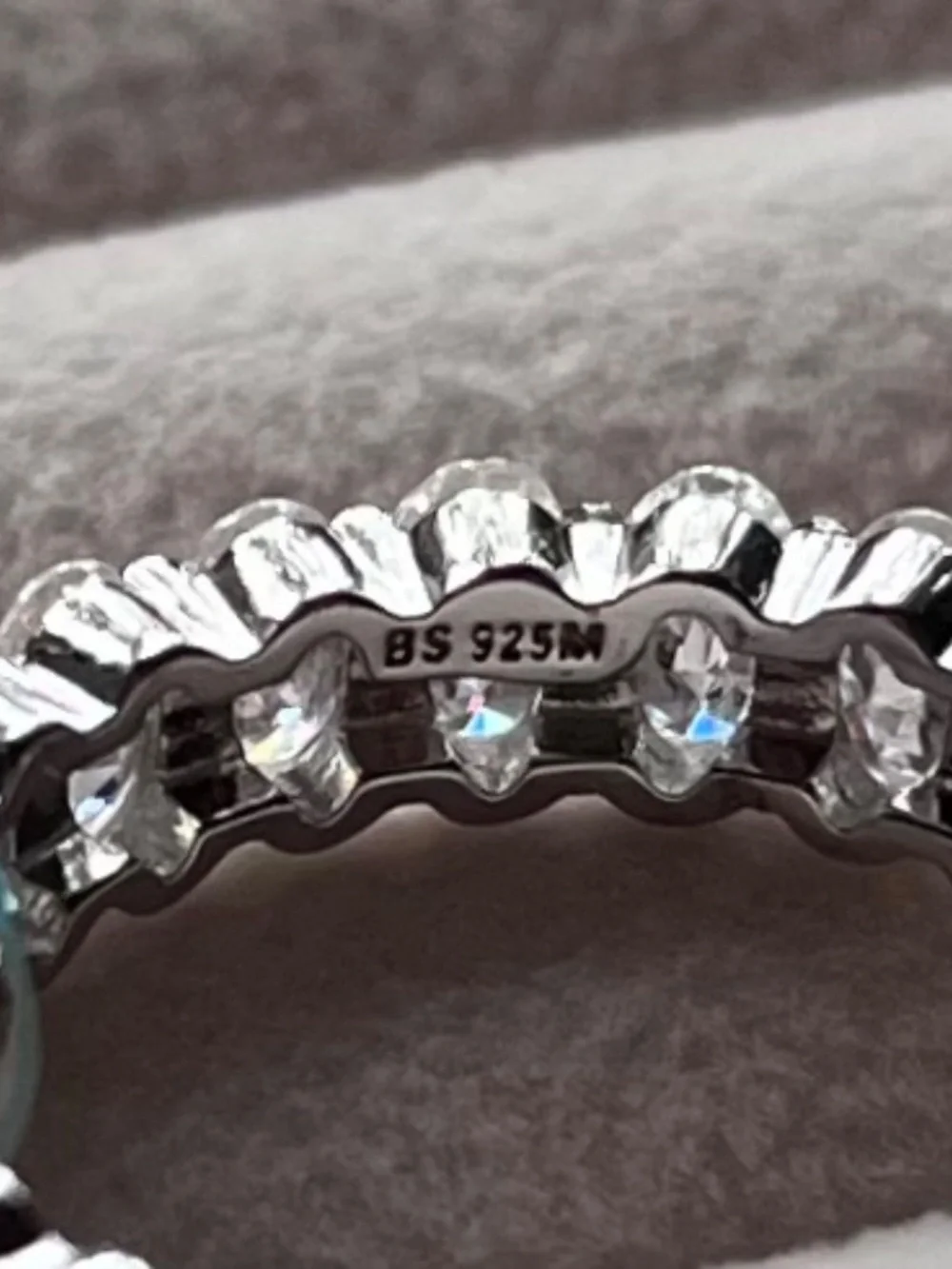 R120 | Oval-Cut Moissanite Eternity Band